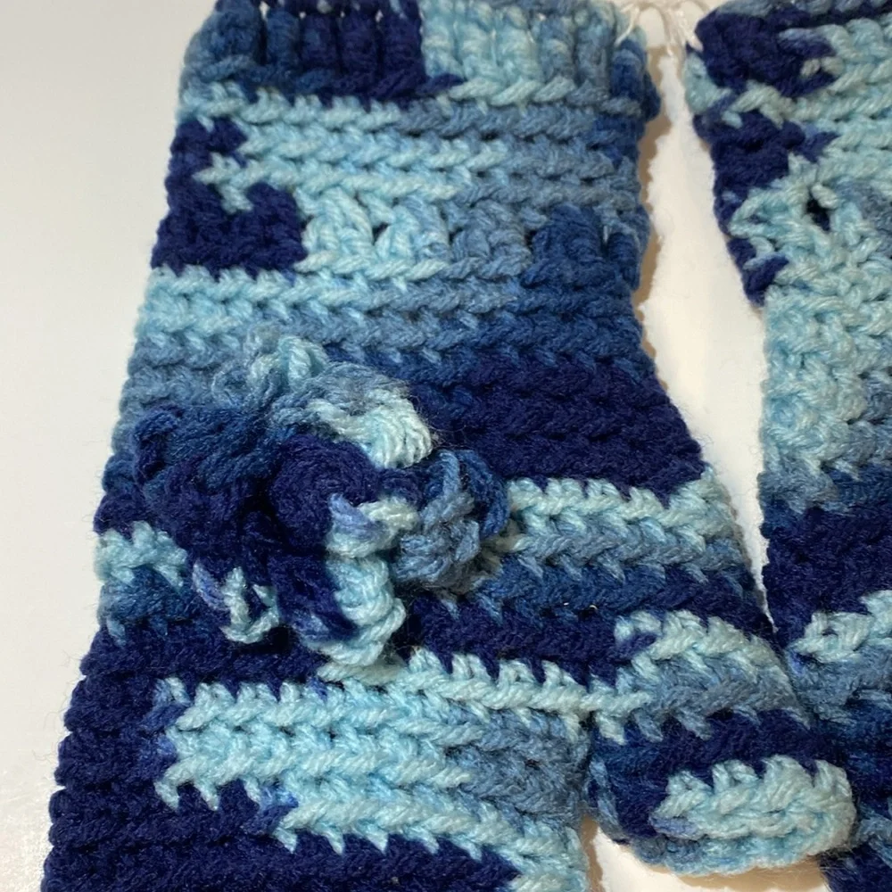 NWOT Handcrafted Creative Stretch Crocheted Fingerless Gloves With Pom Poms